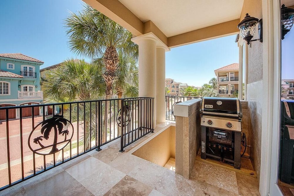 Costa Del Mar 5 Bedroom Holiday Home by Five Star Properties