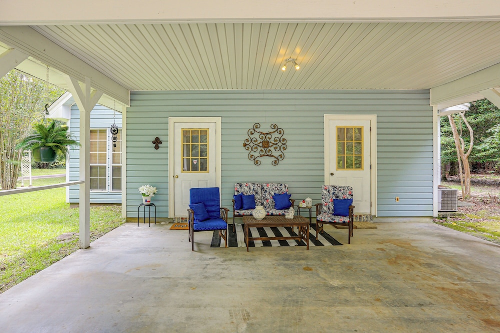Relax By the Lake: Quiet East Texas Retreat