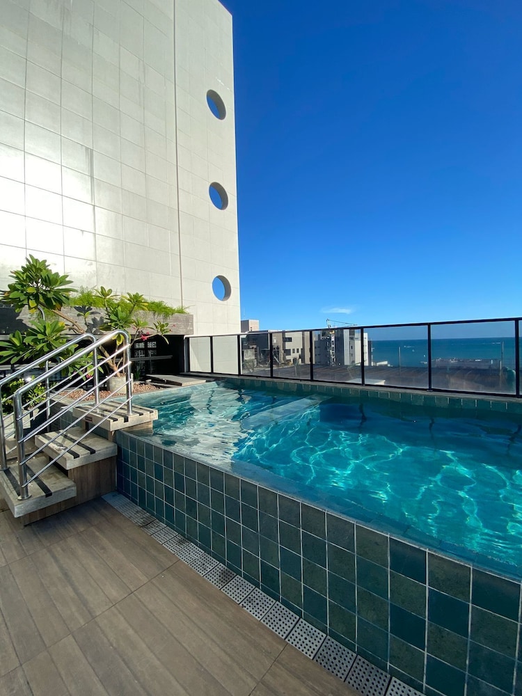 Edificio Promenade II Apt 205