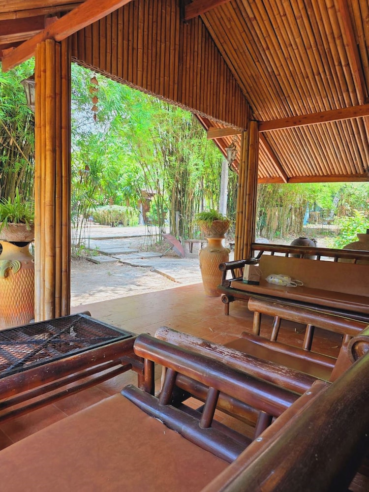 Kaengkrachan Boathouse Paradise Resort