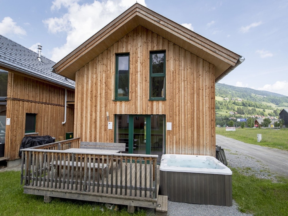 Appealing Chalet With hot tub