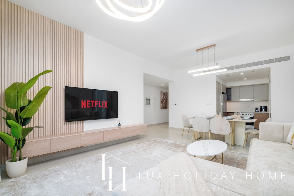 LUX The Creek Palace Residence Suite 2