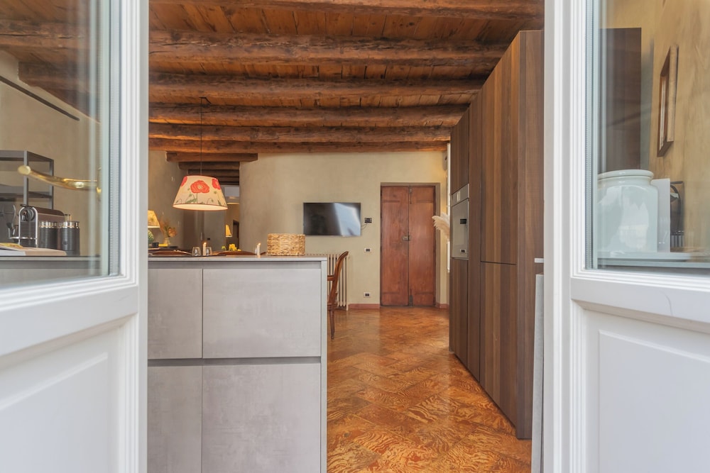 Pantero Apartment by Rent all Como