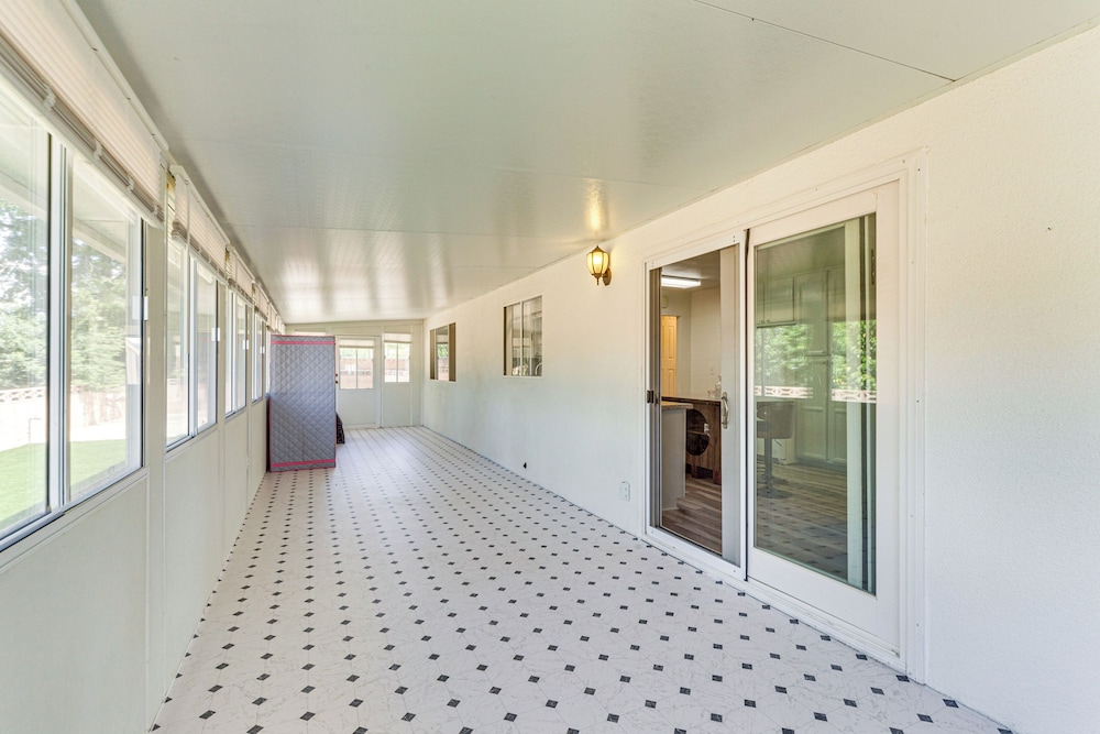 Hemet Retreat w/ Peak Views + 2 Saunas