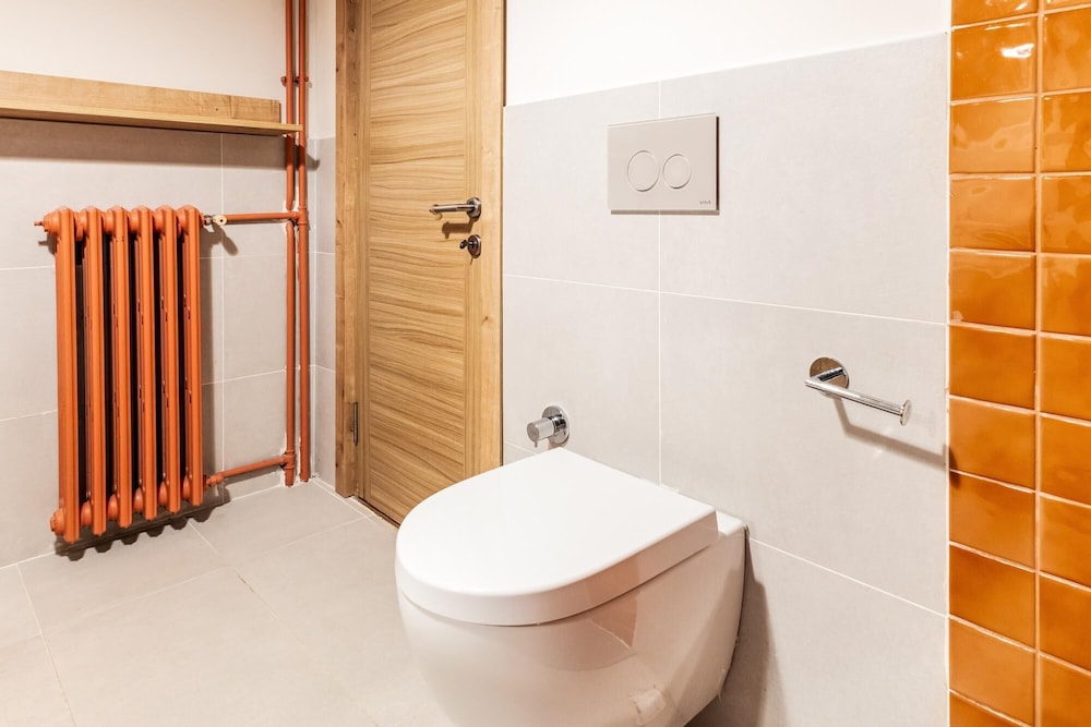 Flat w Balcony 1 min to Bagdat Avenue in Kadikoy