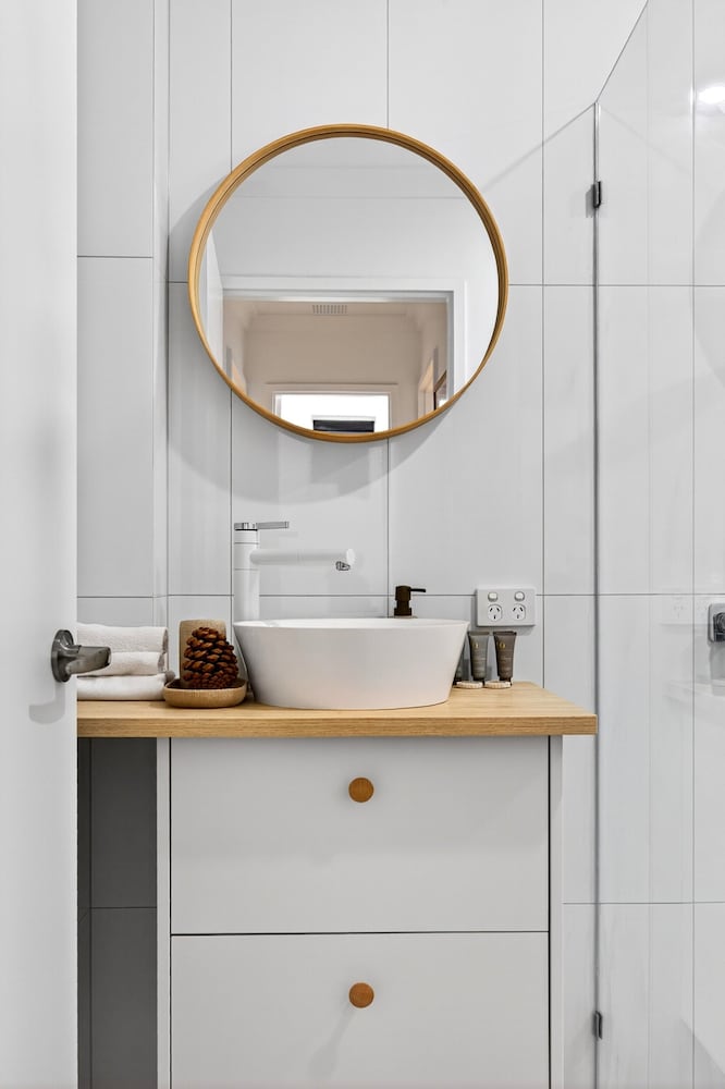 Bright 2-bed Unit Near Scarborough Beach