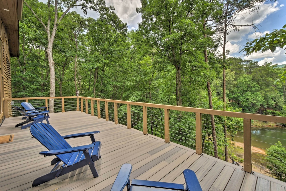 Lakefront Glass House Cabin w/ Mountain Views!