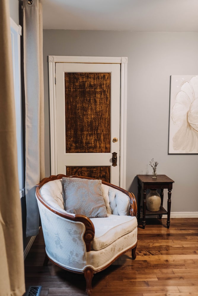 Iron Kettle Bed and Breakfast