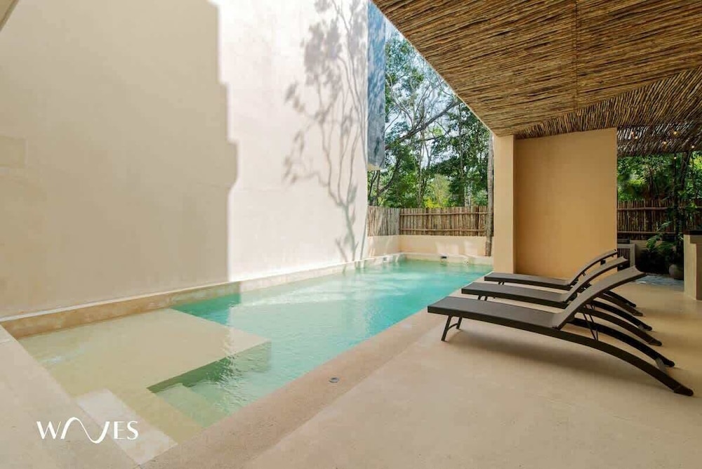Spacious 3 Br. W/private Pool Exclusive Gym