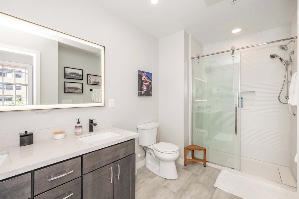 The 333 Suites 203 Stay for 4