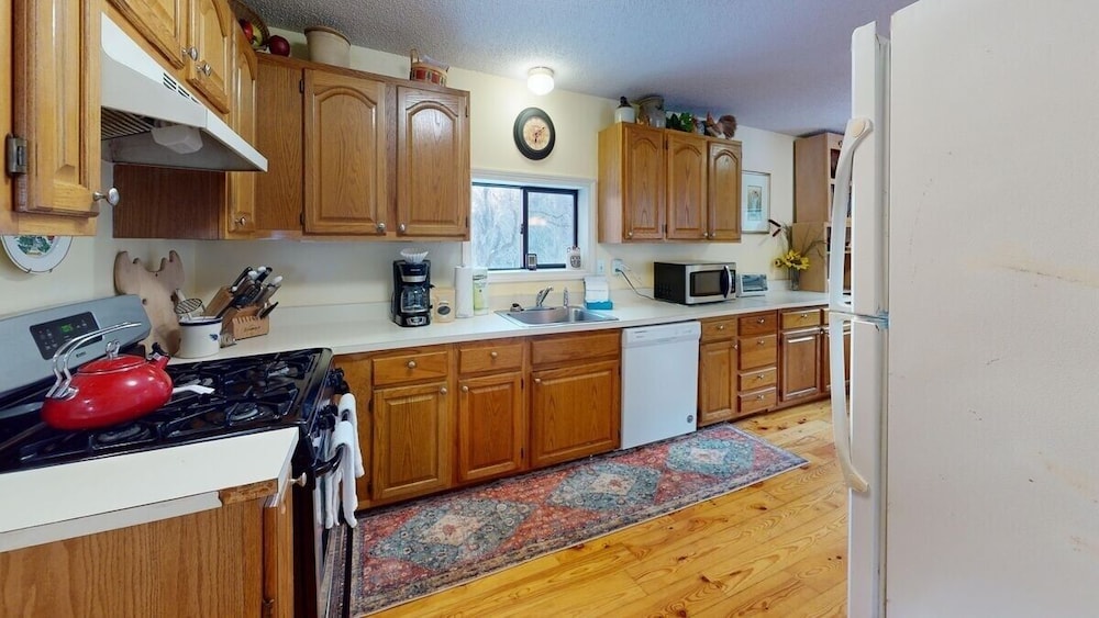 Hakuna Matata - 10 Minutes To Killington Lifts 3 Bedroom Home by RedAwning view 5
