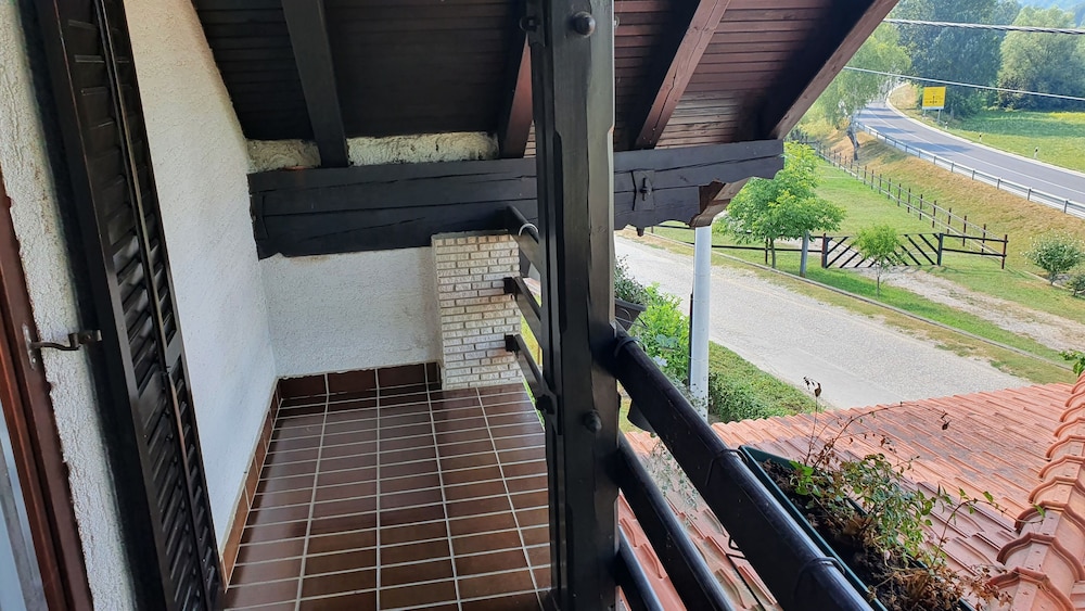 Peaceful 3-bedroom Holiday Home Magnolija view 2