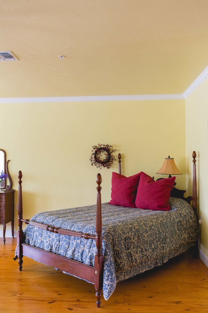 High Cotton Inn