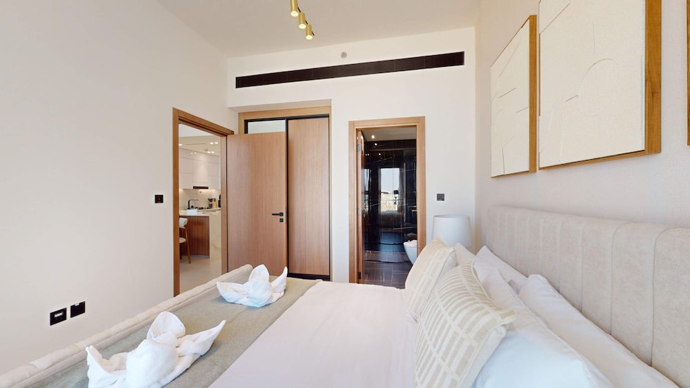PVH - City View 1BR - Binghatti House