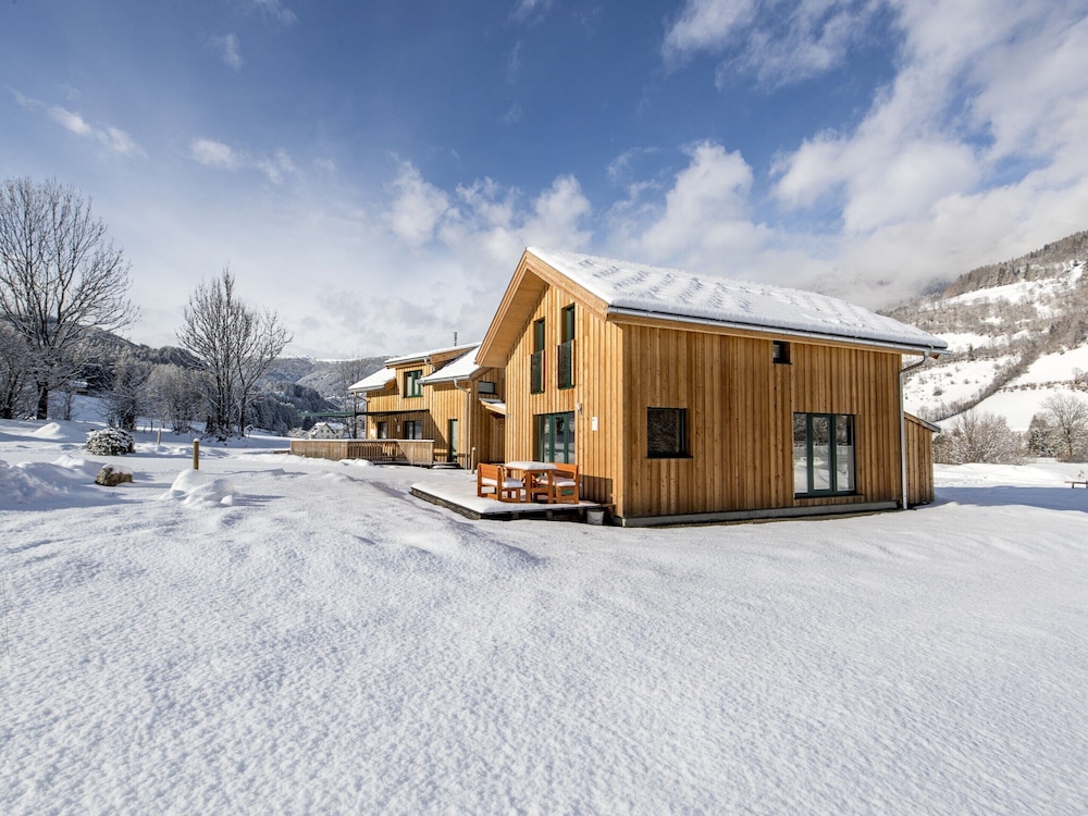 Beautiful Chalet With hot tub