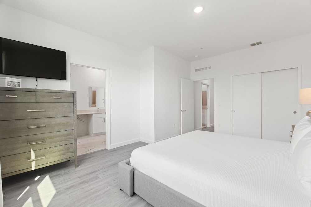 Harmony Haven Boutique Townhome At Azzure Resort Near Disney By Shine Villas 6 Bedroom Townhouse
