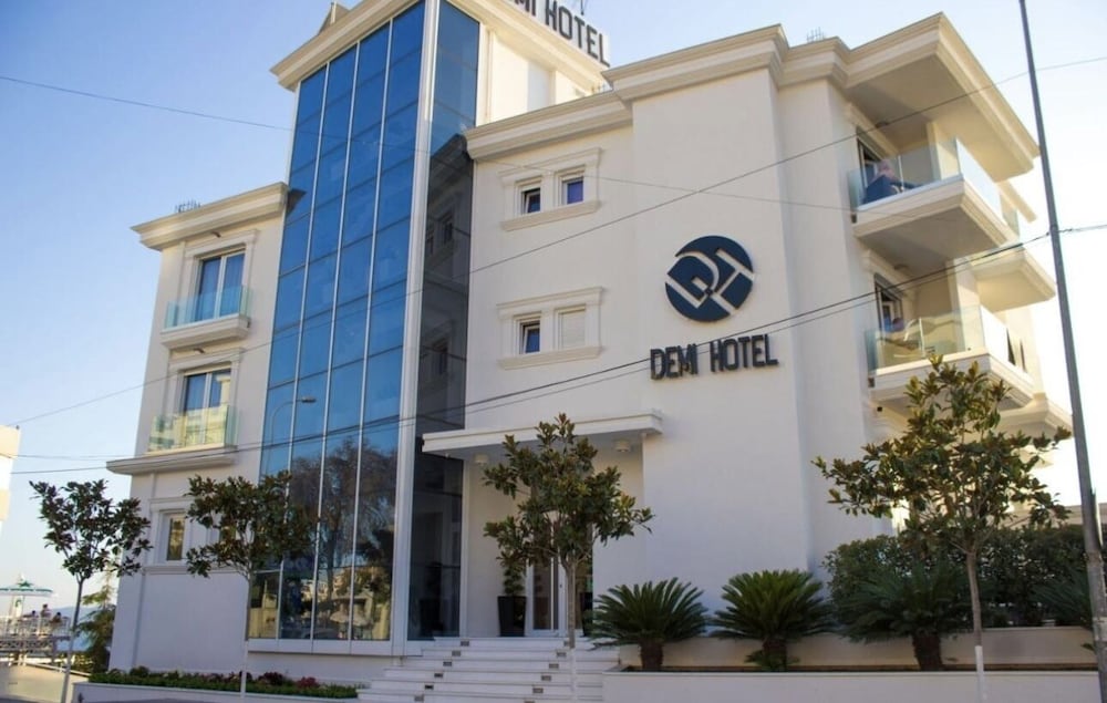 Demi Hotel 1