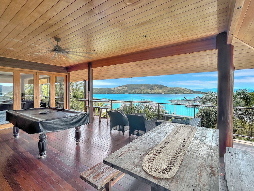 The BoatHouse - Private 4 bedroom house