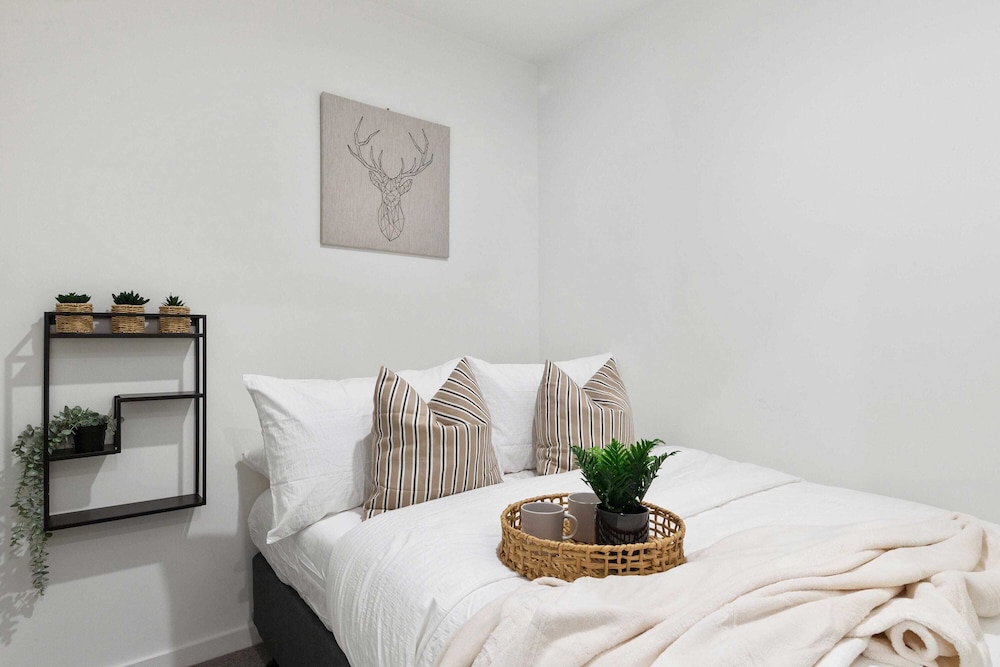 A Chic 2BR Apt Right Next to Melbourne Central