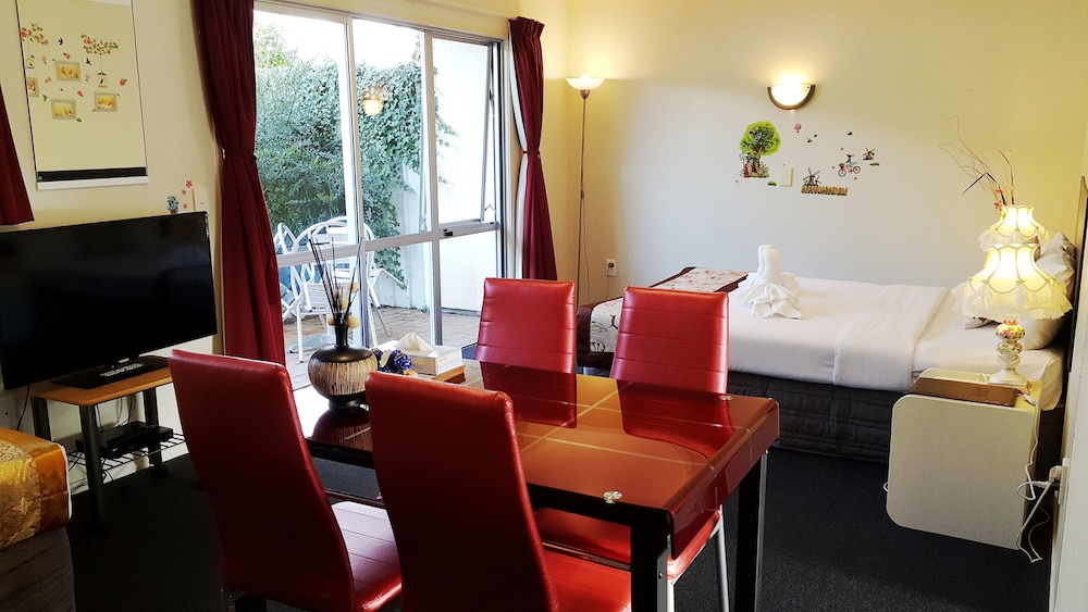 Ann’s Volcanic Motel