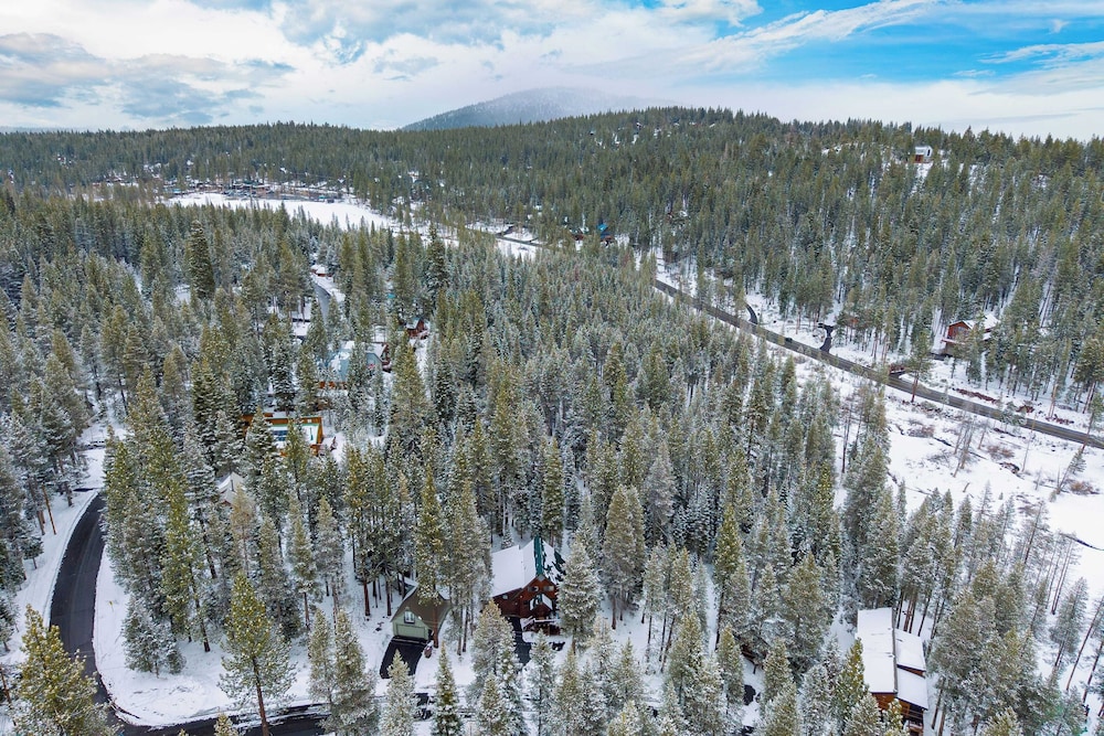 Private Deck, Fireplace, and Ski Access Near Northstar The Lazy Bear
