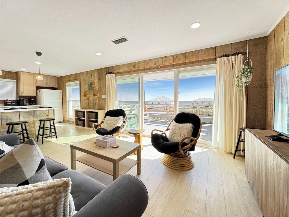 Beautiful Views Easy Beach & Bay Access
