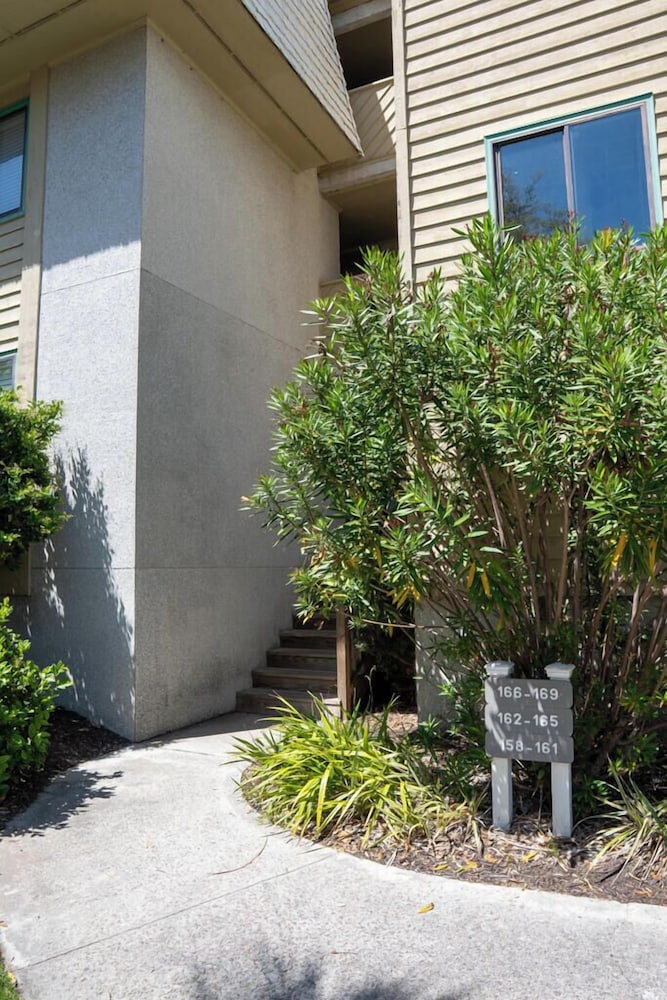 158 Beach Club Villa - Coastal Comfort With Stunning Marsh Views