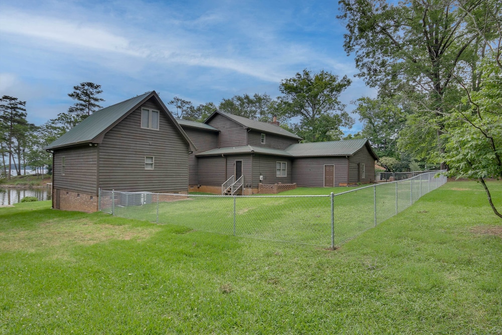 Lakefront Paradise With Private Deck & Kayaks! view 4