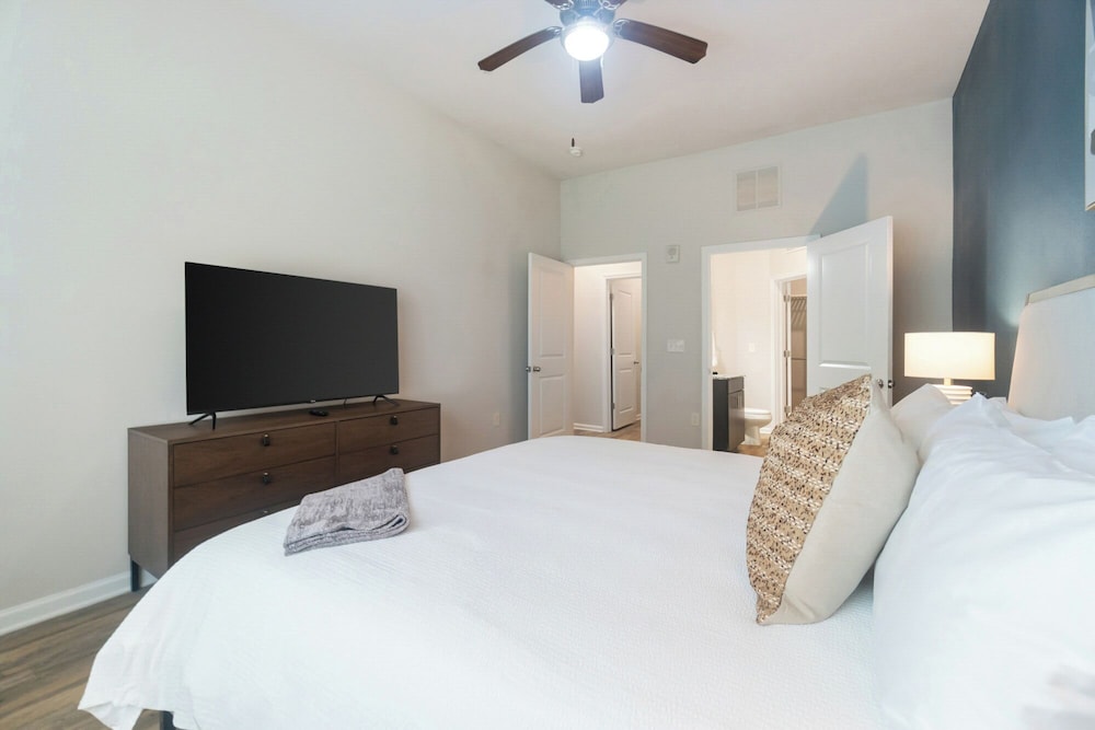Landing Apartments - University City North