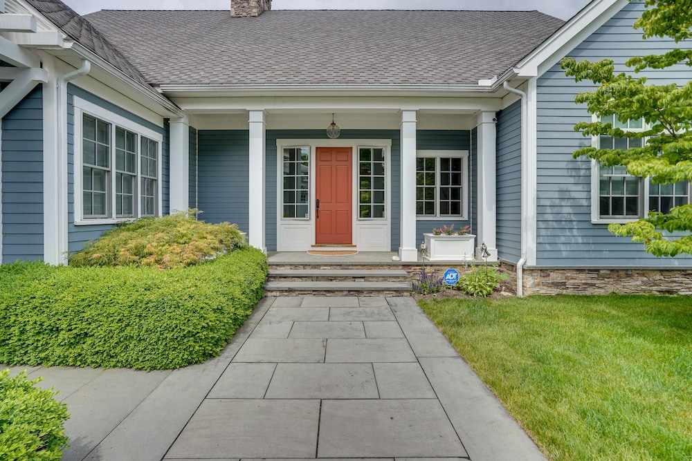 Stockbridge Retreat w/ Pool & Hot Tub!