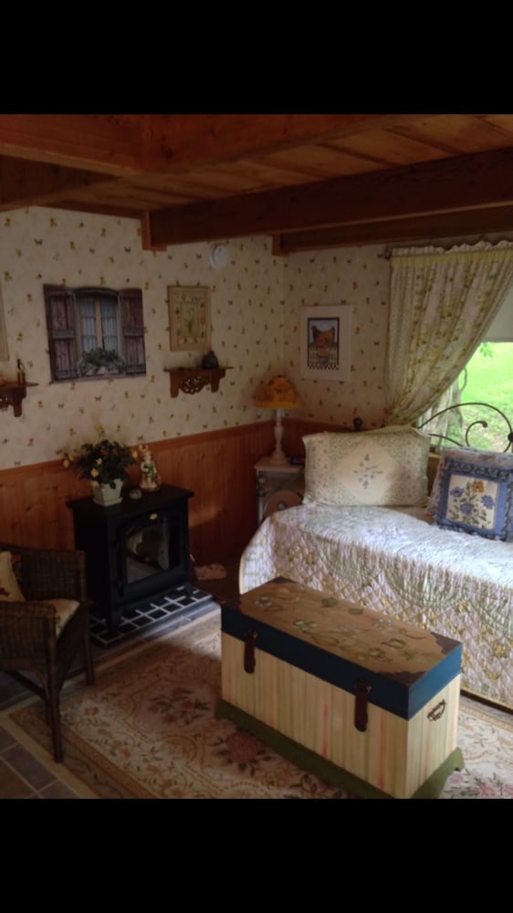 Frog Hollow Bed and Breakfast