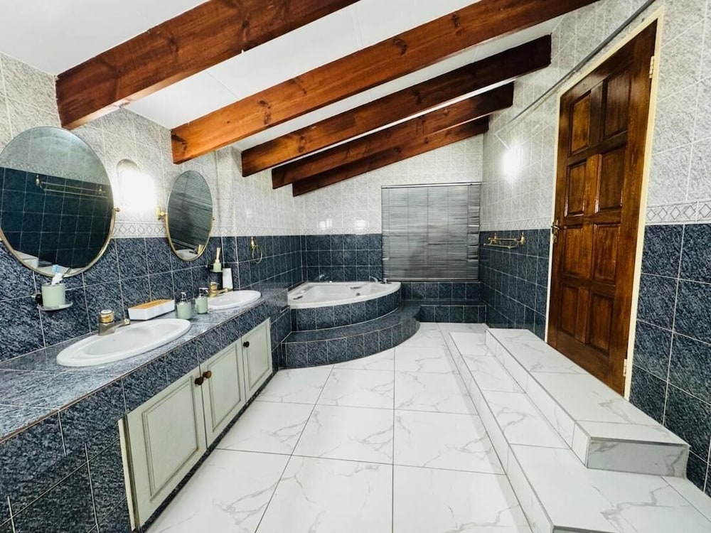 Villa Picasso - 2 Bed Villa