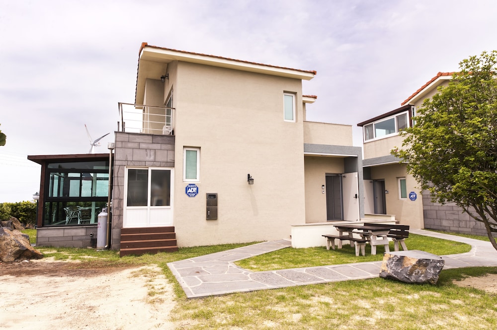 Vitamin Sea House