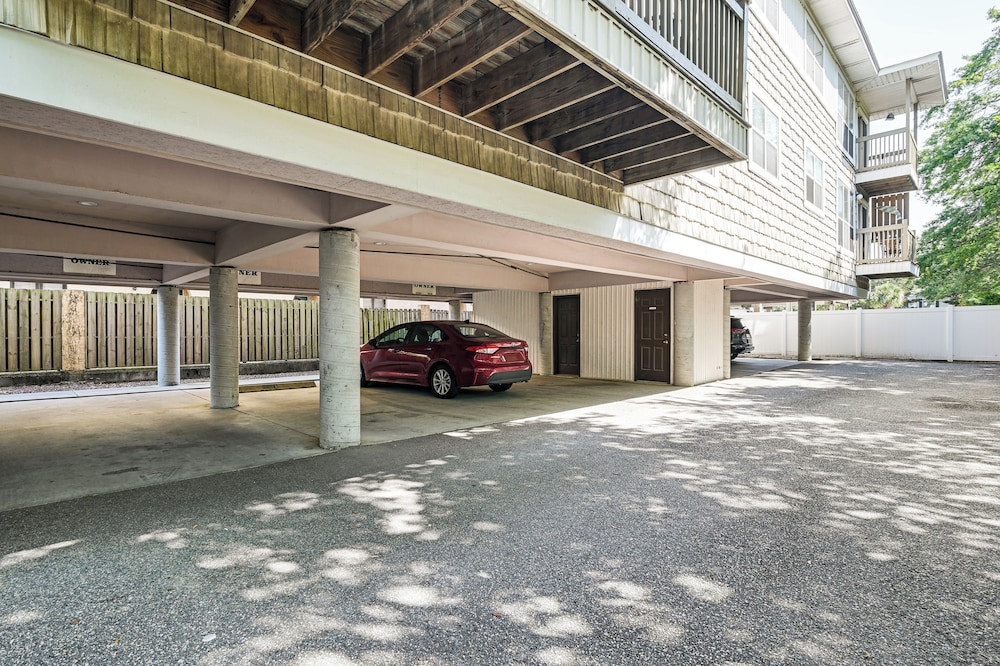 Walk to Ocean: Condo w/ Balcony in Myrtle Beach!