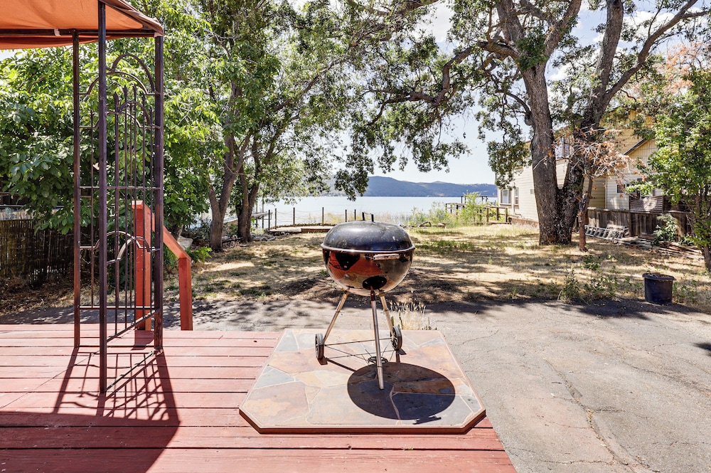 Watefront Getaway w/ Mtn Views & Dock in Clearlake