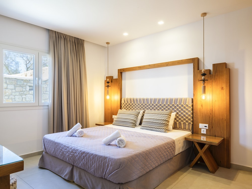 Evi Suites & Villas