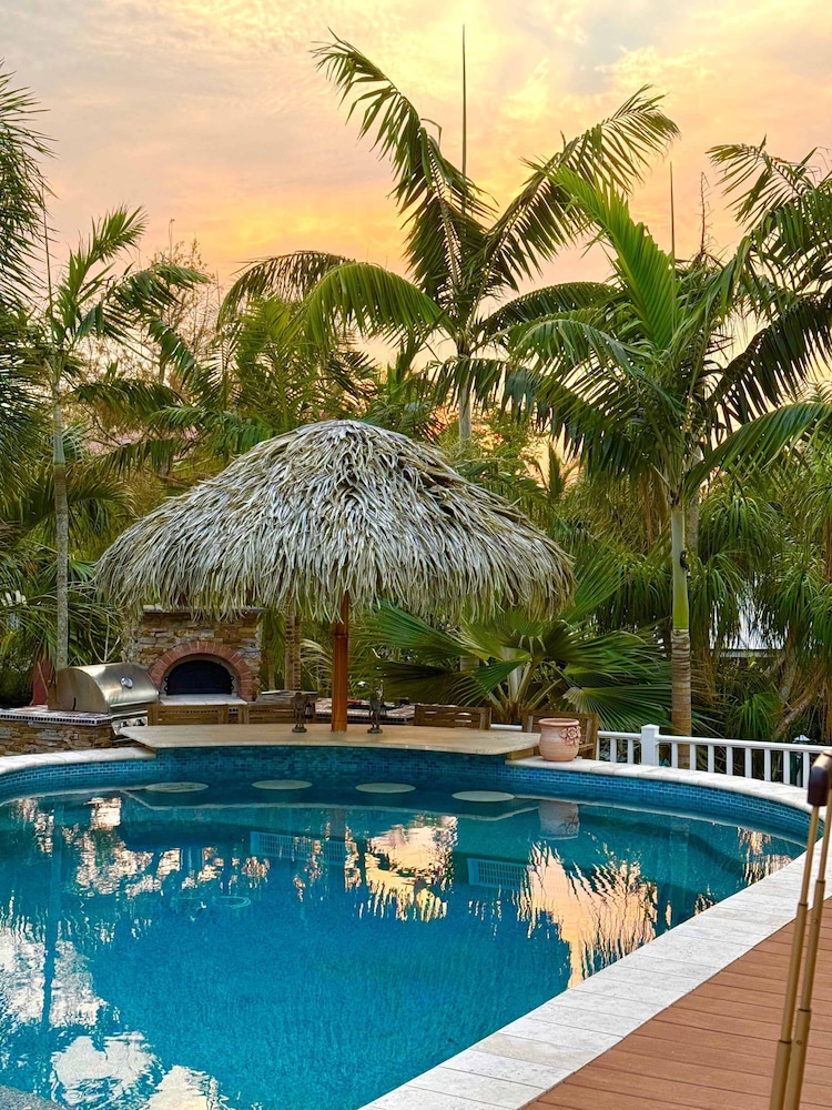 Brand New Coral Reef Suite Located in Paradise Island Estate