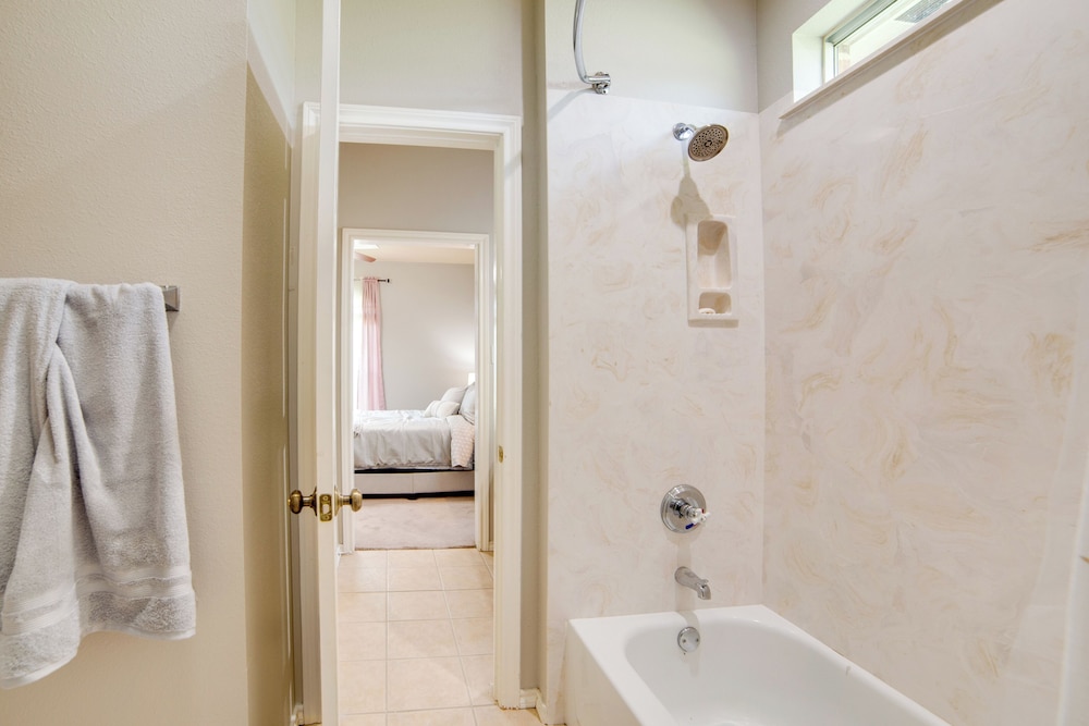 2 Mi to Lake Lavon: Countryside Retreat on 6 Acres