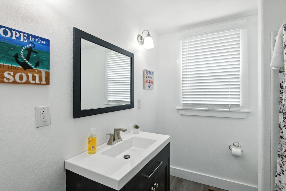 Historic Elegance In The Heart Of Elizabeth City 4 Bedroom Home