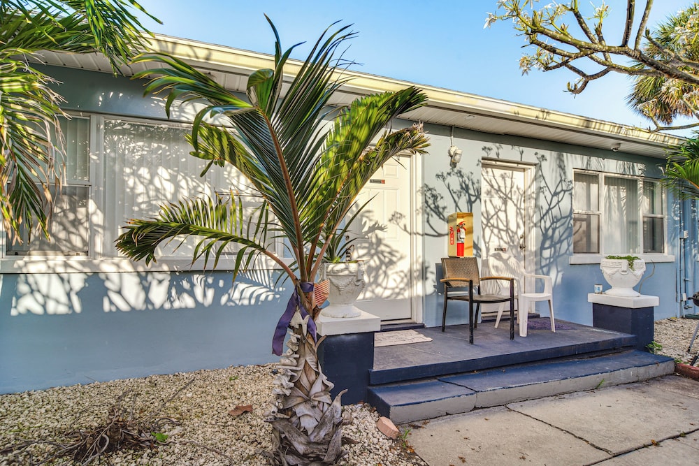 7 Mi to Dtwn: Cozy Studio in St Pete Beach!
