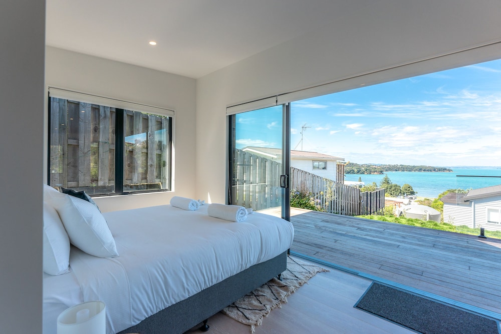 Luna Cottage - Ocean Views on Waiheke view 3
