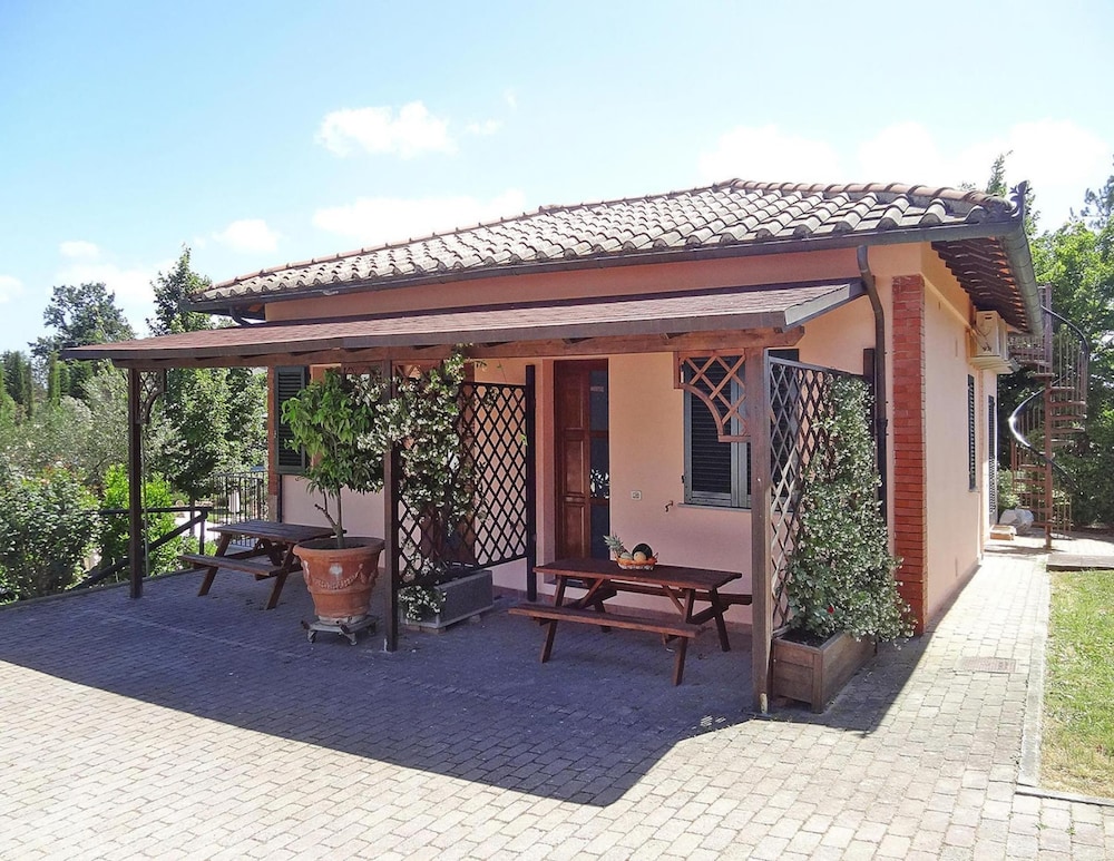 Apartment in Vinci With Pool & Wellness