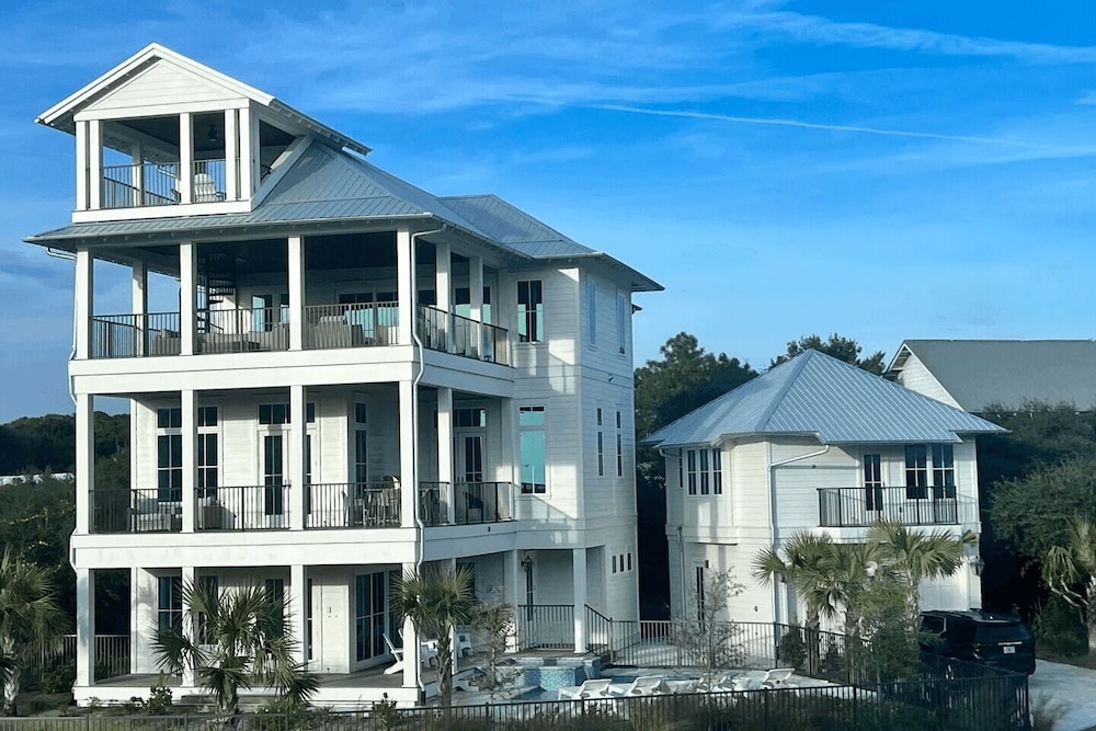 Sunset Pointe 30A by Avantstay Gulf Views, Carriage, Pool
