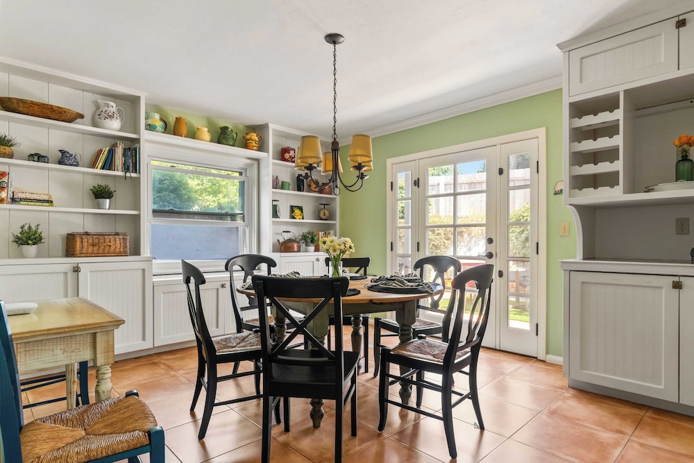 Point Loma Home w/ Putting Green, Firepit + Game Room & Beach Access Zola Street by Avantstay