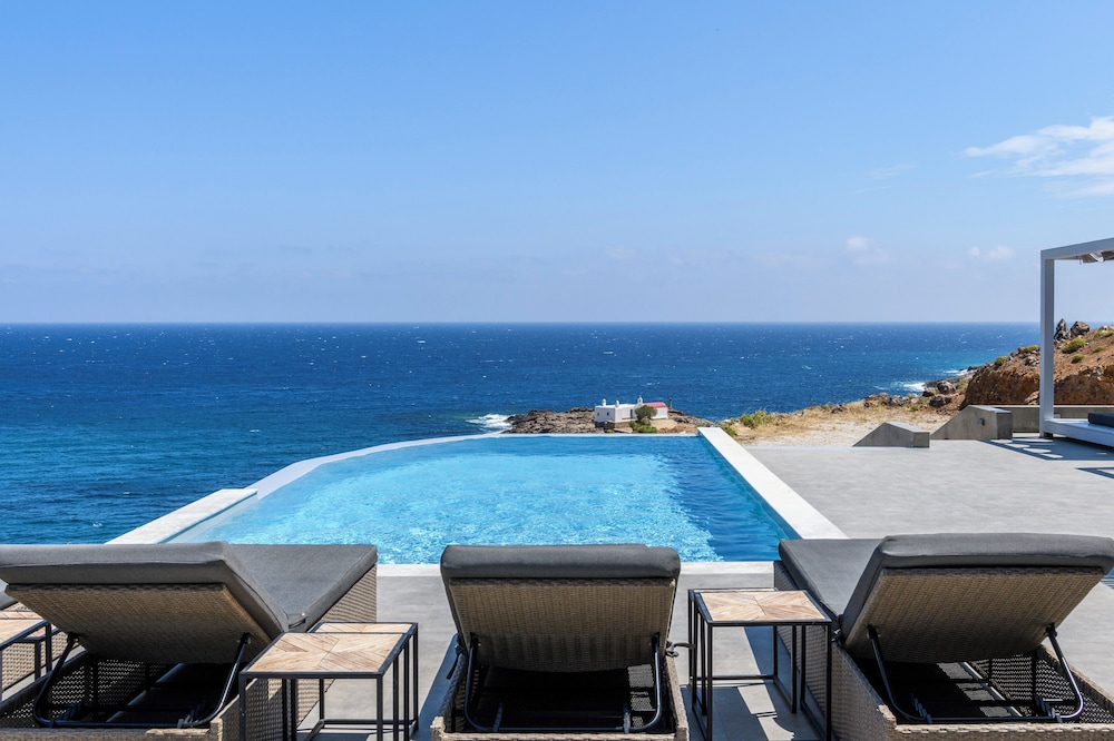 Mykonist Merchia Beach Villas & Suites