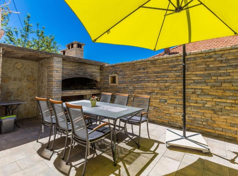 Charming Zadar Apartment Near Old Town With Convenient Access to Beaches