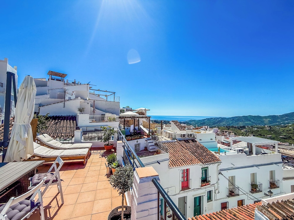 Two bed House With Roof Terrace in the Beautiful Village of Frigiliana