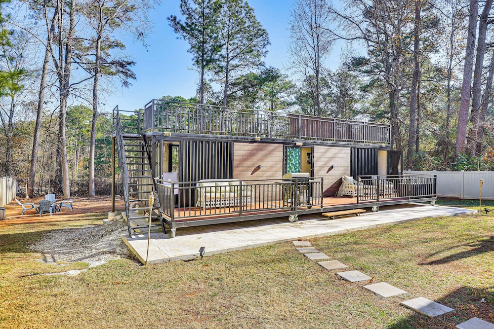 5 Mi to Stone Mountain: Lithonia Getaway