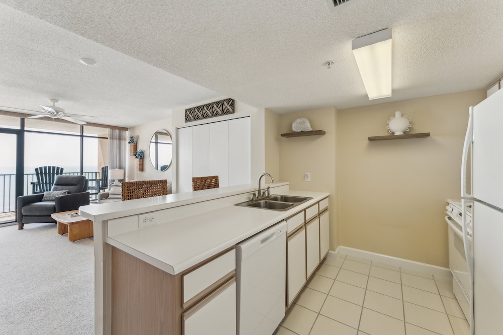 Stunning Ocean Views From The 10th Floor 1 Bedroom Condo
