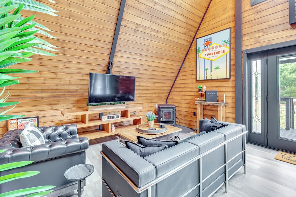 9 Mi to Big Boulder Mtn: A-frame Cabin w/ Hot Tub